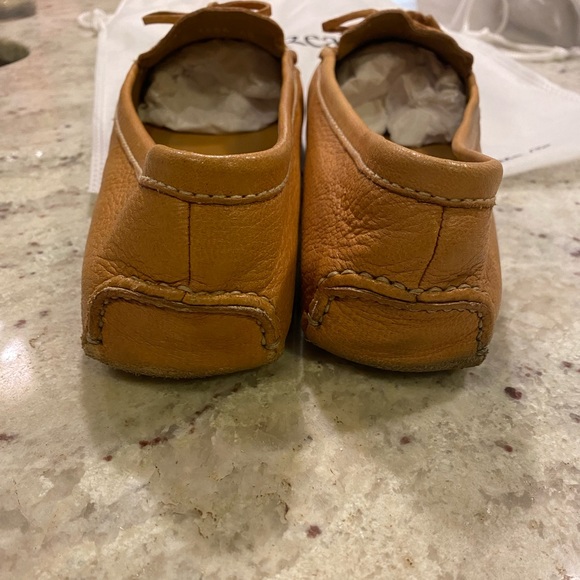 Prada tan leather pointed loafers / driving shoes w/ tassel tassle - Picture 5 of 8